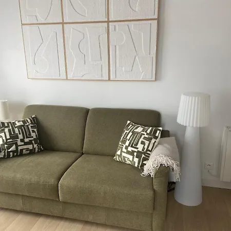 Duplex In A Private Greeny 아파트 투르제빌