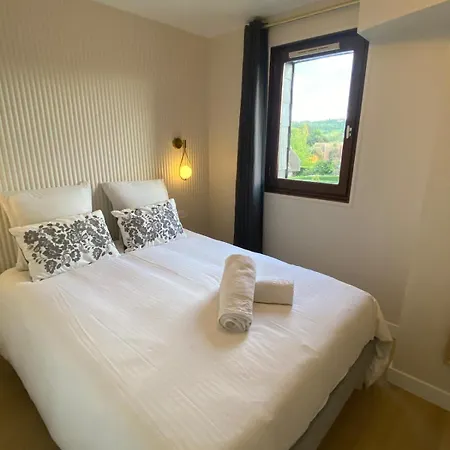 Duplex In A Private Greeny 투르제빌