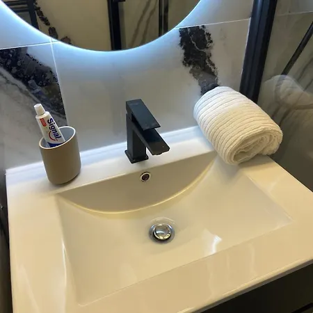 Duplex In A Private Greeny 아파트 *