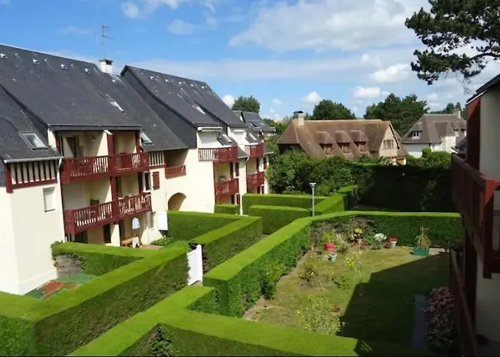 Duplex In A Private Greeny * 투르제빌