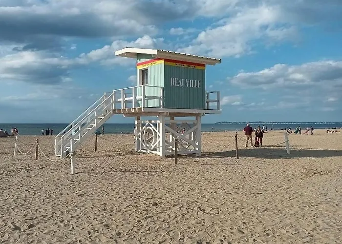 Duplex In A Private Greeny 아파트 투르제빌