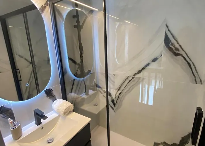 아파트 Duplex In A Private Greeny 투르제빌