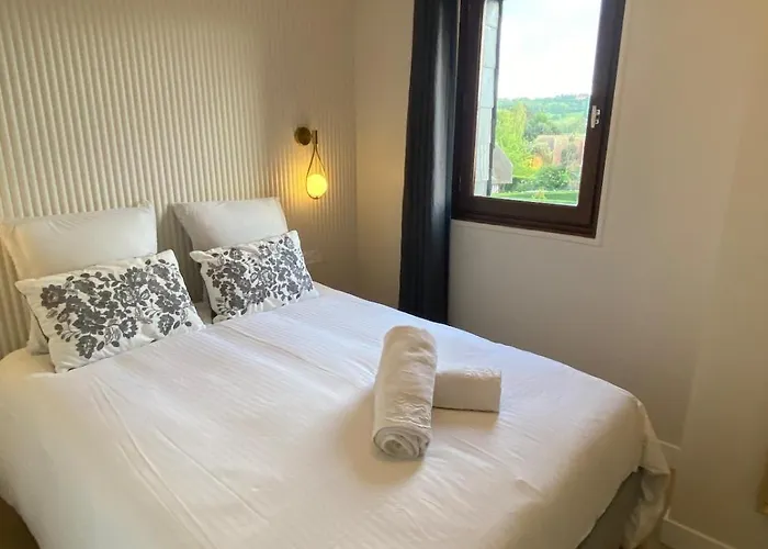 Duplex In A Private Greeny 투르제빌